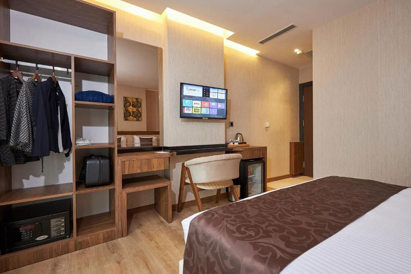 Operla Airport Hotels Trademark Collection by Wyndham istanbul - Deluxe Room with Jetted Tub