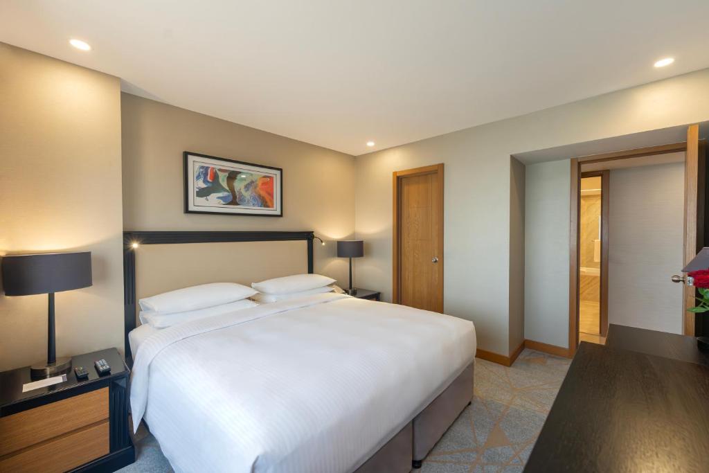 Hyatt Regency Galleria Residence Dubai - Premium Two Bedroom Large Family Apartment 