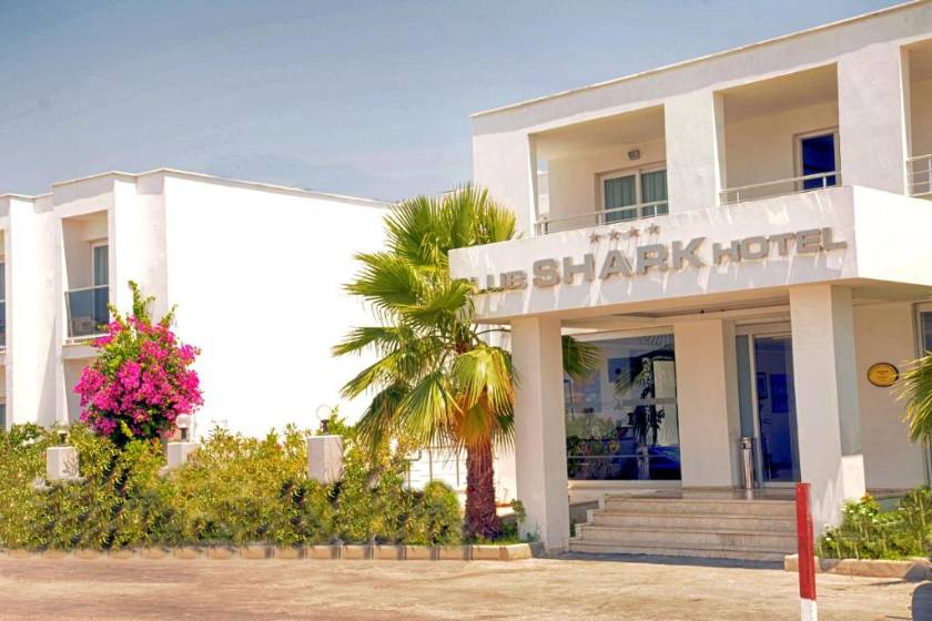 Club Shark Hotel - facade