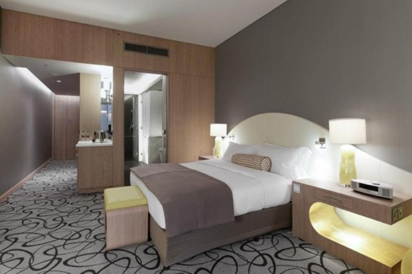 Sofitel Dubai Downtown Dubai - Luxury Room with King Bed and Coastline View