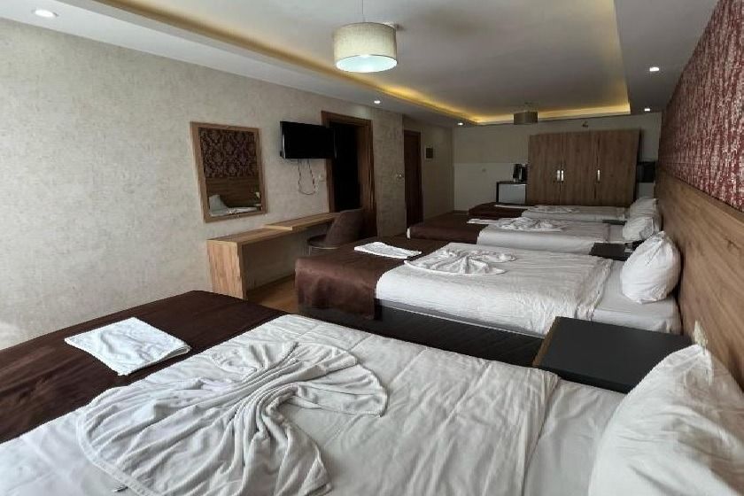 Indiana Hotel Van - Basic Triple Room