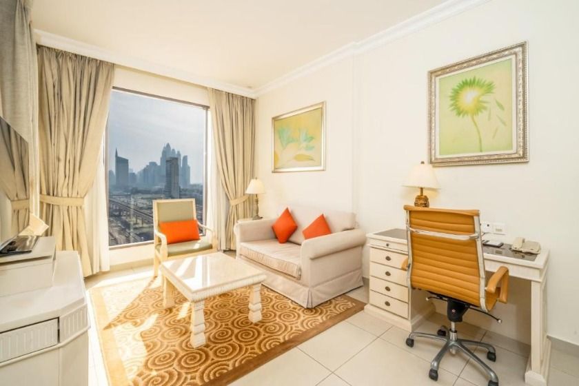 Mercure Hotel Apartments Dubai Barsha Heights Dubai - One-Bedroom Apartment Skyline View