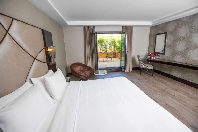 DoubleTree by Hilton Istanbul Esentepe Istanbul - Deluxe King Room with Terrace