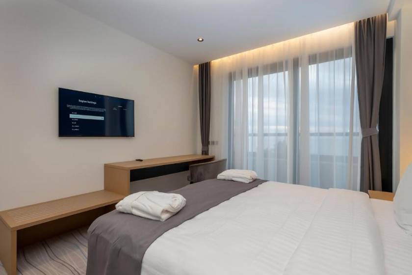 The Grandeur Hotel - Junior Suite with Sea View