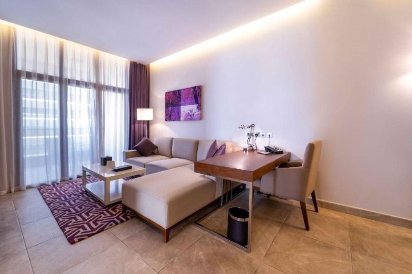 Mercure Hotel Apartments Dubai Barsha Heights Dubai - Prestige Two-Bedroom Suite Skyline View