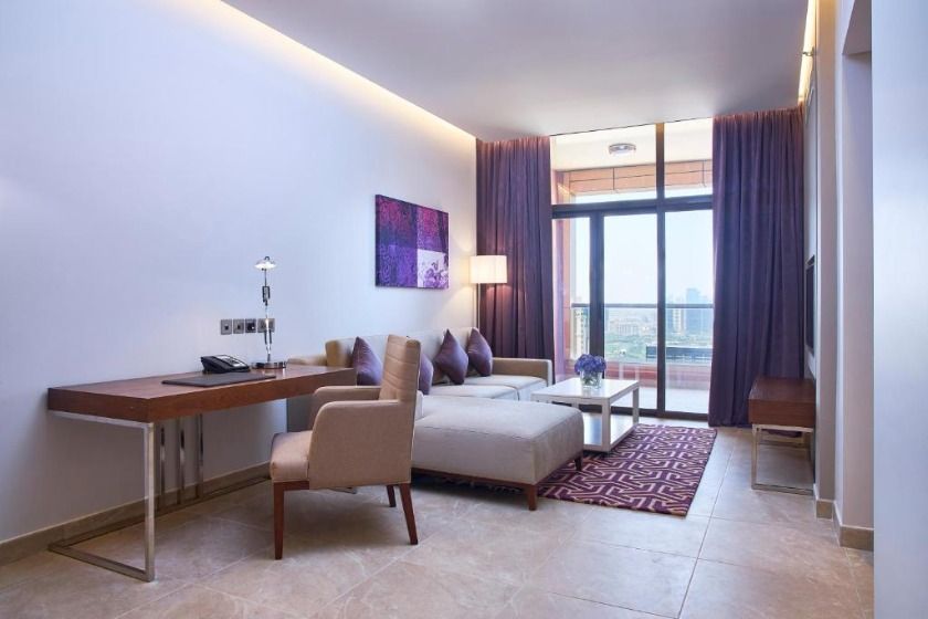 Mercure Hotel Apartments Dubai Barsha Heights Dubai - Prestige Two-Bedroom Suite with City View