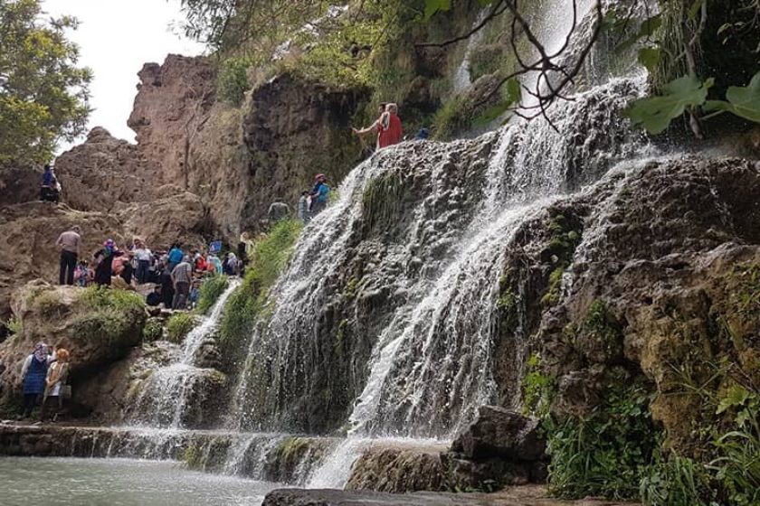 آبشار نیاسر برای گردشگران خطرآفرین شد