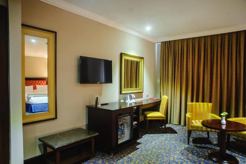 Hotel Intourist Palace Batumi - Superior Triple Room