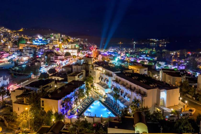 Club Shark Hotel - facade