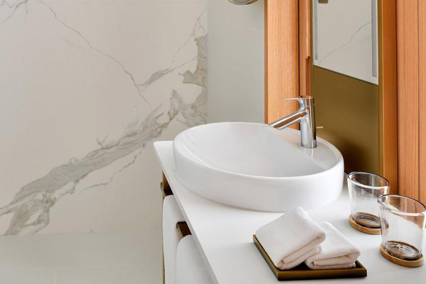 Vida Creek Harbour Dubai - Marina View Deluxe Room with Private Balcony King 