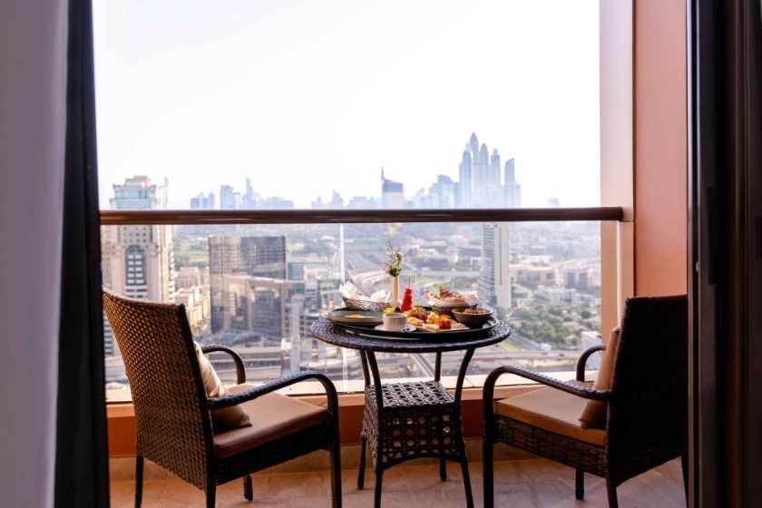 Mercure Hotel Apartments Dubai Barsha Heights Dubai - Prestige Two-Bedroom Suite with City View