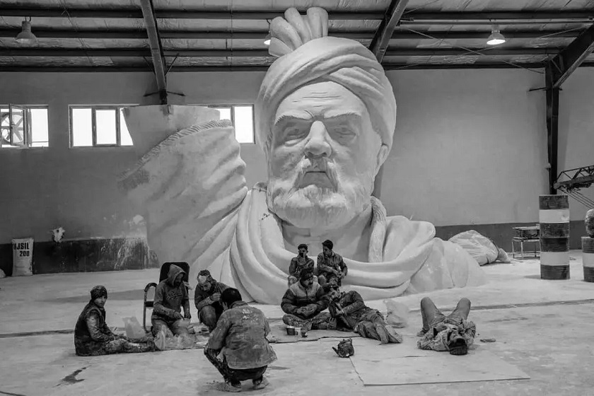 بلاتکلیفی مجسمه فردوسی