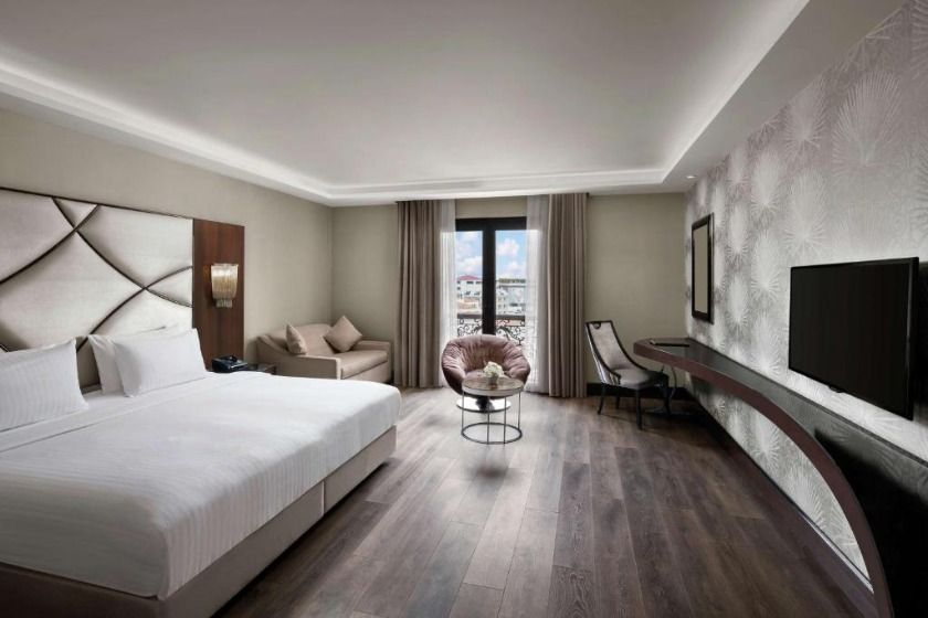 DoubleTree by Hilton Istanbul Esentepe Istanbul - Deluxe King Room with City View