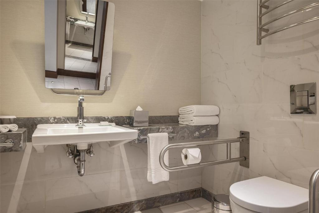 Conrad Istanbul Bosphorus Istanbul - Deluxe King Room - Wheelchair Accessible