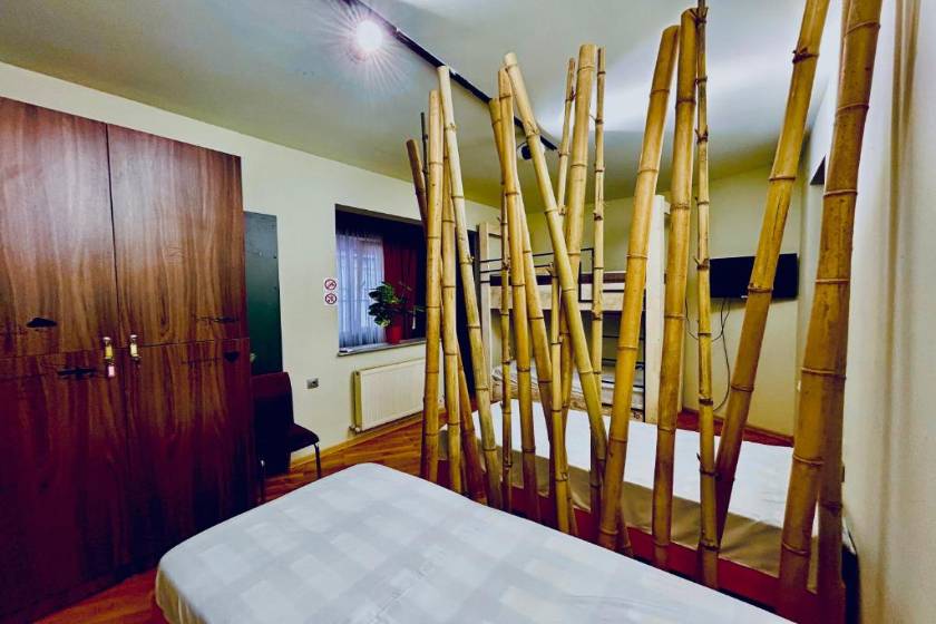Porta Hostel - Single Bed in 5-Bed Male Dormitory Room