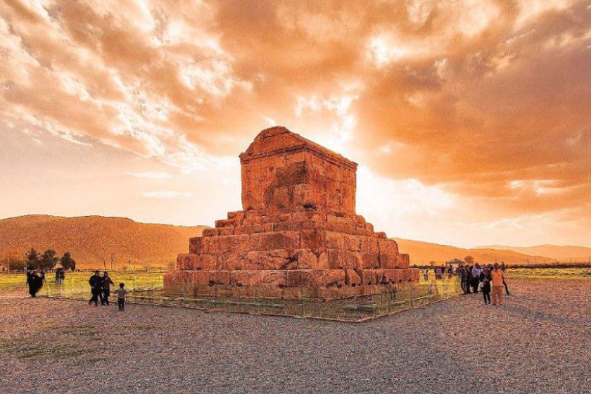 ۷ آبان روز بزرگداشت کوروش کبیر