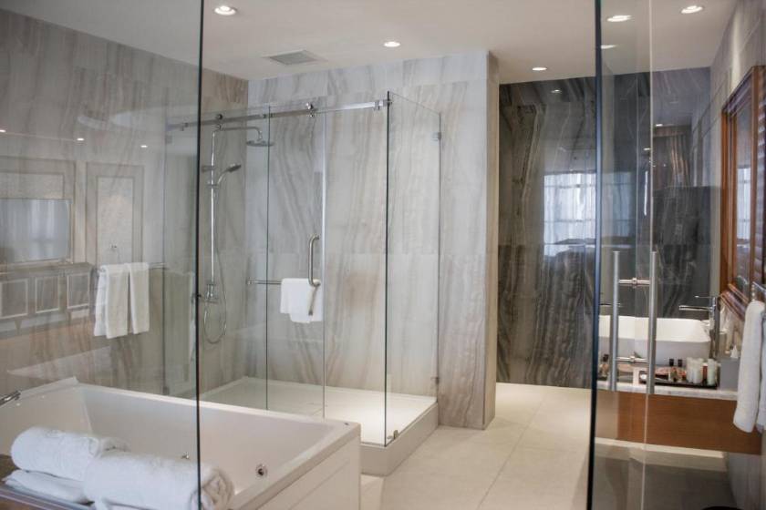 Euphoria Batumi Convention & Casino Hotel - Standard King Room