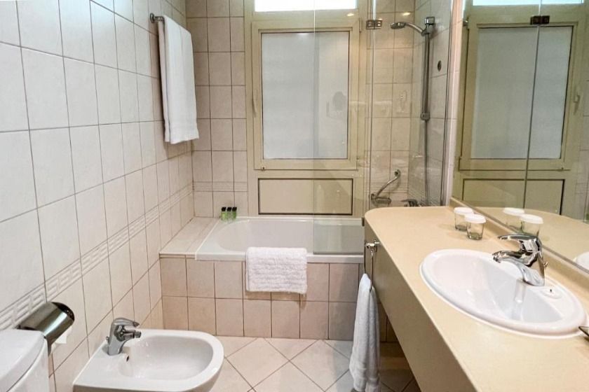 Swissotel Al Murooj Dubai - One-Bedroom Apartment