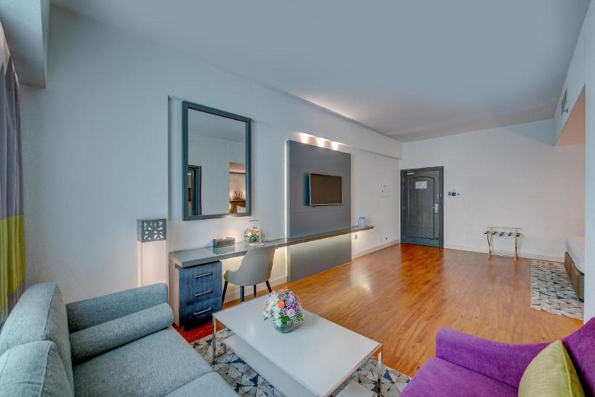 Howard Johnson Plaza by Wyndham Dubai Deira Dubai - Lotus Suite with King Bed