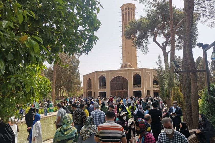 بازدید از باغ دولت آباد یزد. منبع عکس: وبسایت Portal.Yazdcity.Ir. عکاس: نامشخص