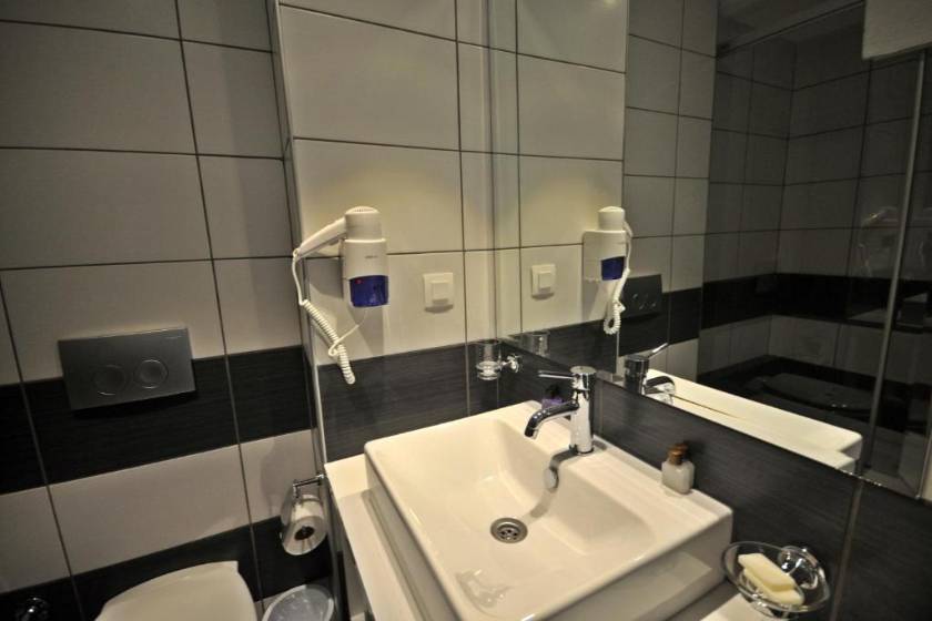 Club Shark Hotel - Economy Single Room