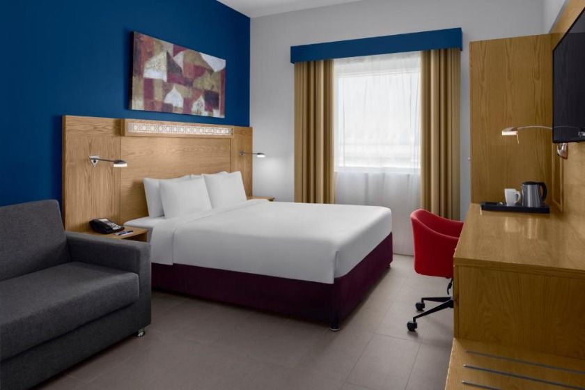 Holiday Inn Express Dubai Airport, an IHG Hotel Dubai - Deluxe King Room - Non-Smoking