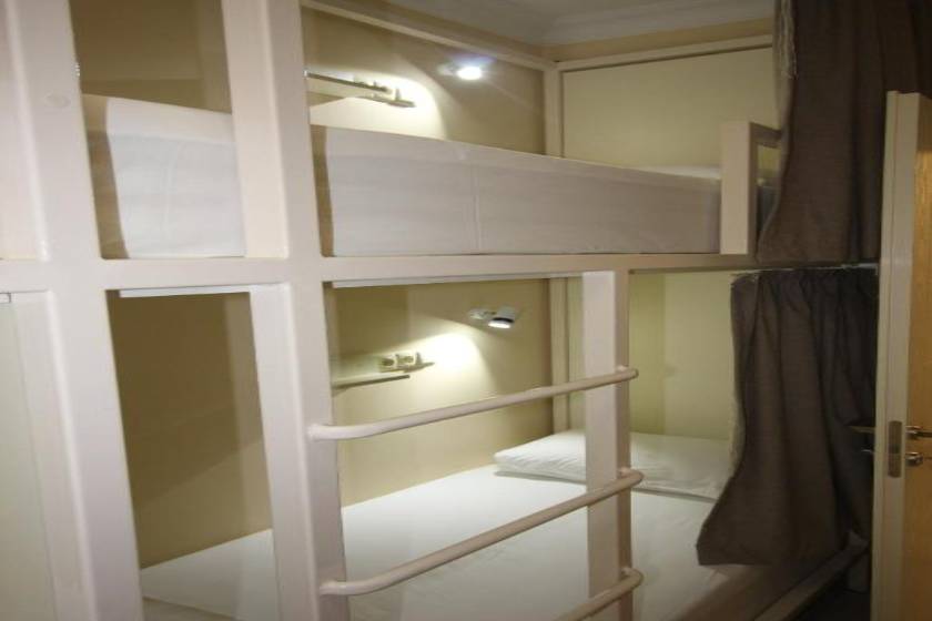 Hostel Jeal - 8-Bed Mixed Dormitory Room
