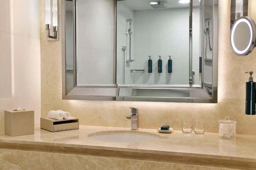 Hilton Dubai Jumeirah Dubai - Executive Queen Room with Two Queen Beds