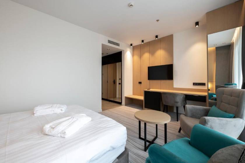 The Grandeur Hotel - Double Room with Balcony and Sea View