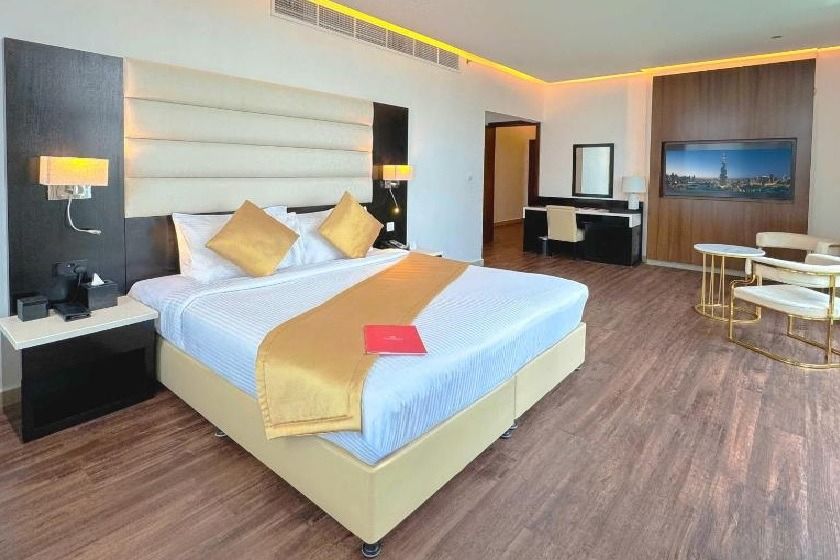 Emirates Grand Hotel Dubai - Club Suite With Burj Khalifa View