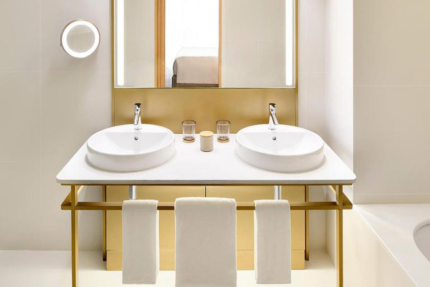 Vida Creek Harbour Dubai - Marina View Premier Suite Corner 