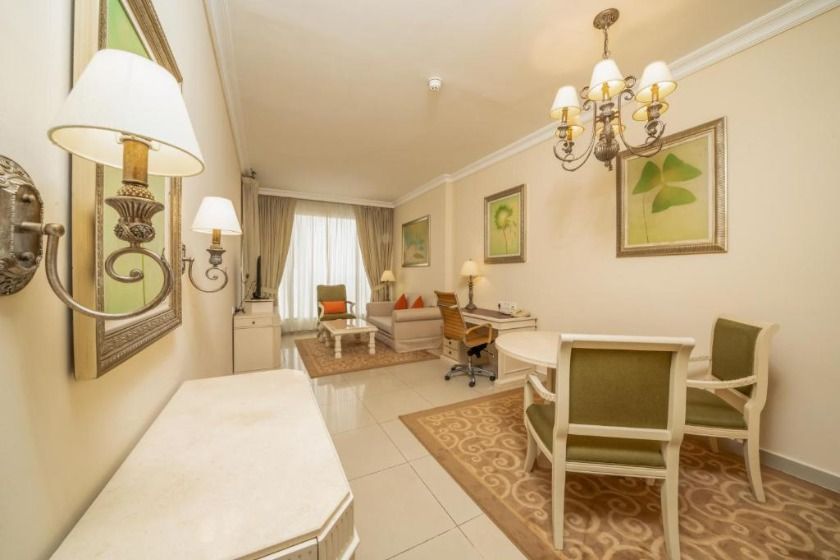 Mercure Hotel Apartments Dubai Barsha Heights Dubai - One-Bedroom Apartment City View