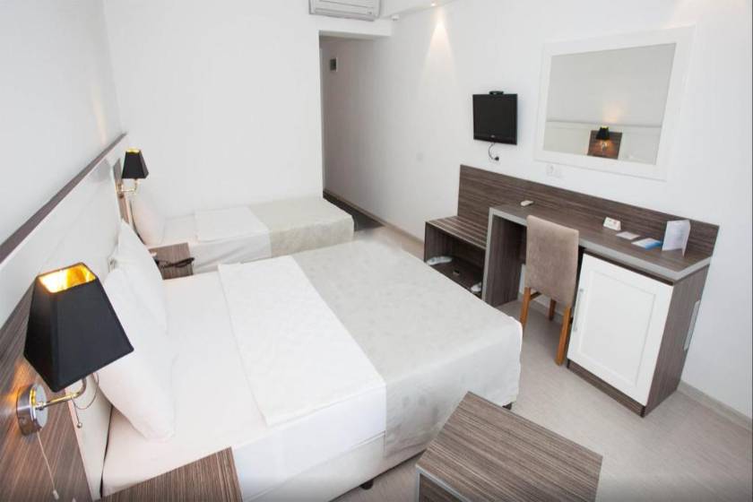 Club Shark Hotel - Standard Triple Room