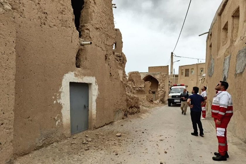 زلزله به ۳۰ بنای تاریخی اردستان آسیب زد