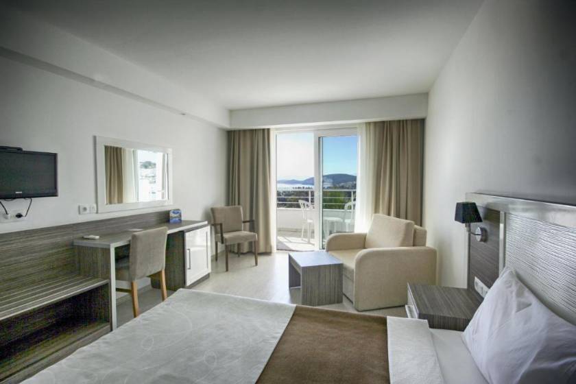 Club Shark Hotel - Standard Single Room