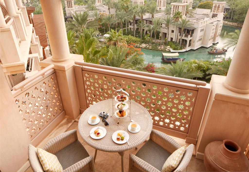 Jumeirah Al Qasr Dubai - Lagoon Deluxe Room