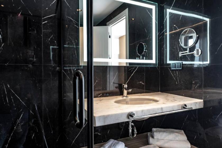 The Grandeur Hotel - Junior Suite with Sea View