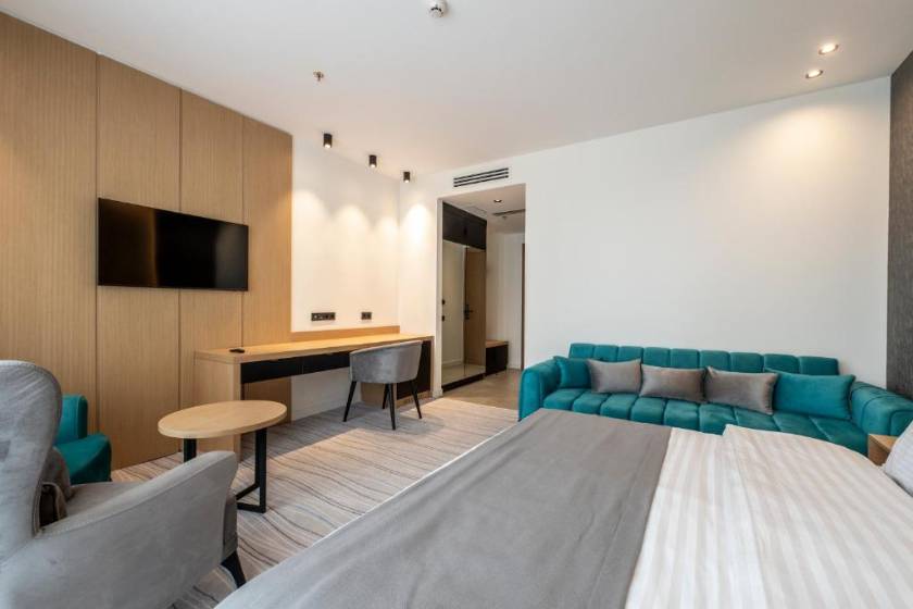 The Grandeur Hotel - Deluxe Double Room with Balcony and Sea View