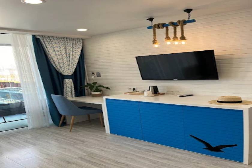 Seagull Beachfront Boutique Hotel - Family Studio