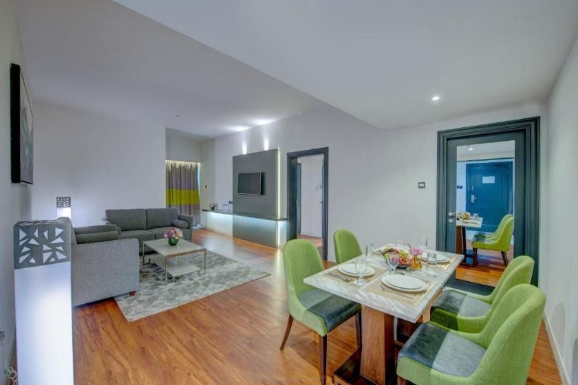 Howard Johnson Plaza by Wyndham Dubai Deira Dubai - Luxuria Suite with King Bed