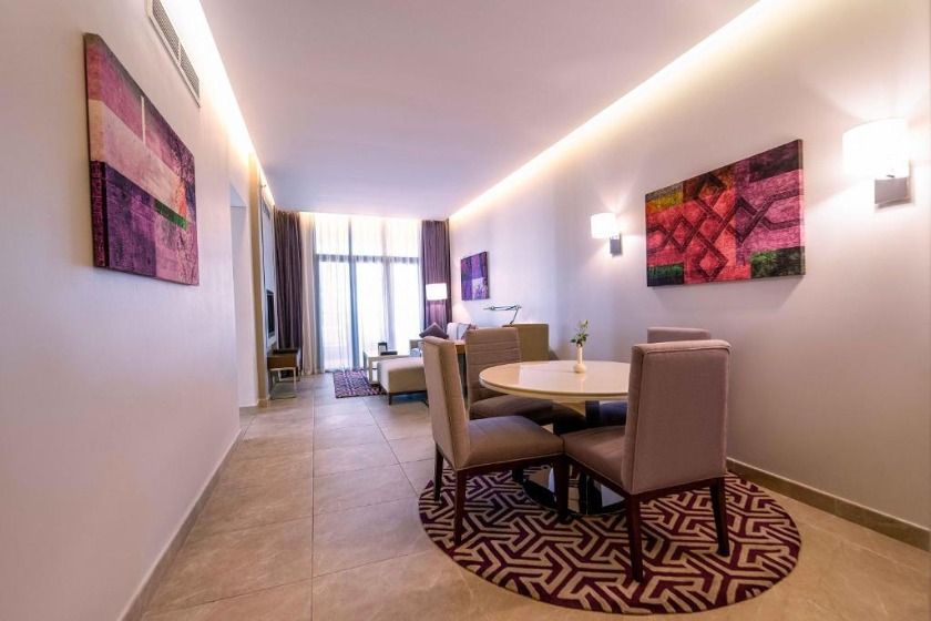 Mercure Hotel Apartments Dubai Barsha Heights Dubai - Prestige Two-Bedroom Suite Skyline View