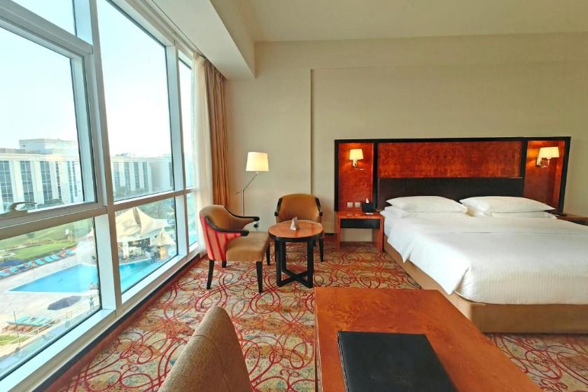 Millennium Airport Hotel Dubai - Pool View King Room