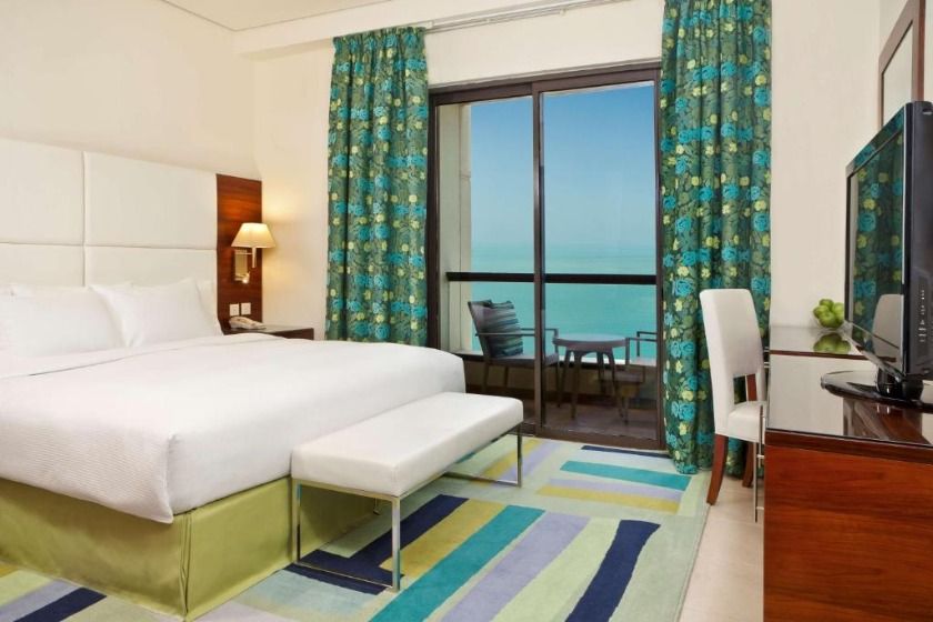 Hilton Dubai The Walk - Four-Bedroom Family Suite with Sea View and Balcony