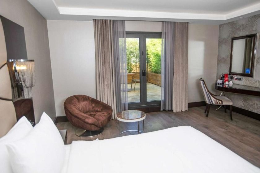 DoubleTree by Hilton Istanbul Esentepe Istanbul - Deluxe King Room with Terrace