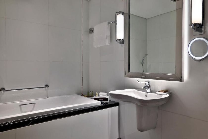 Hilton Dubai Palm Jumeirah Dubai -  Guest Accessible King Room