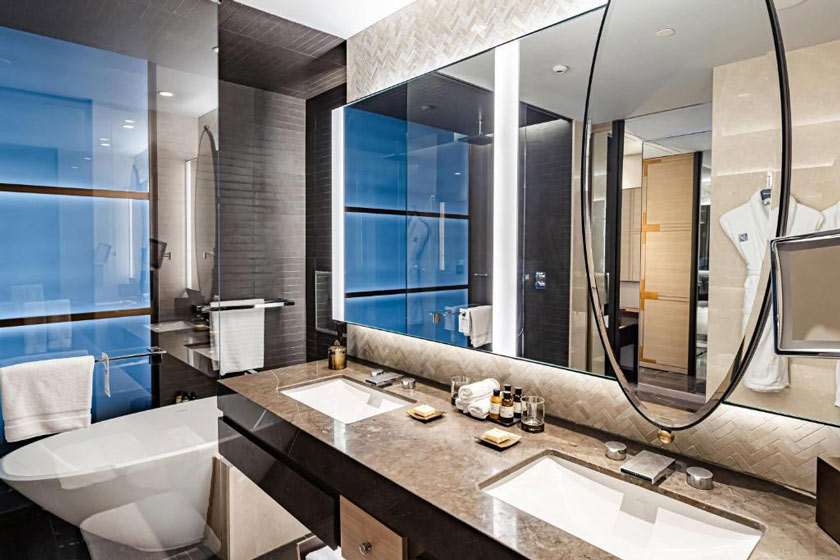 Fairmont Quasar Istanbul - Fairmont Room with Sea View and Balcony