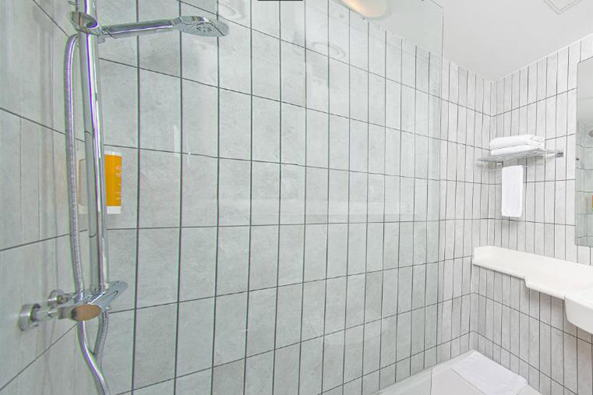 Premier Inn Dubai International Airport Dubai - New Style Twin Room -Smoking