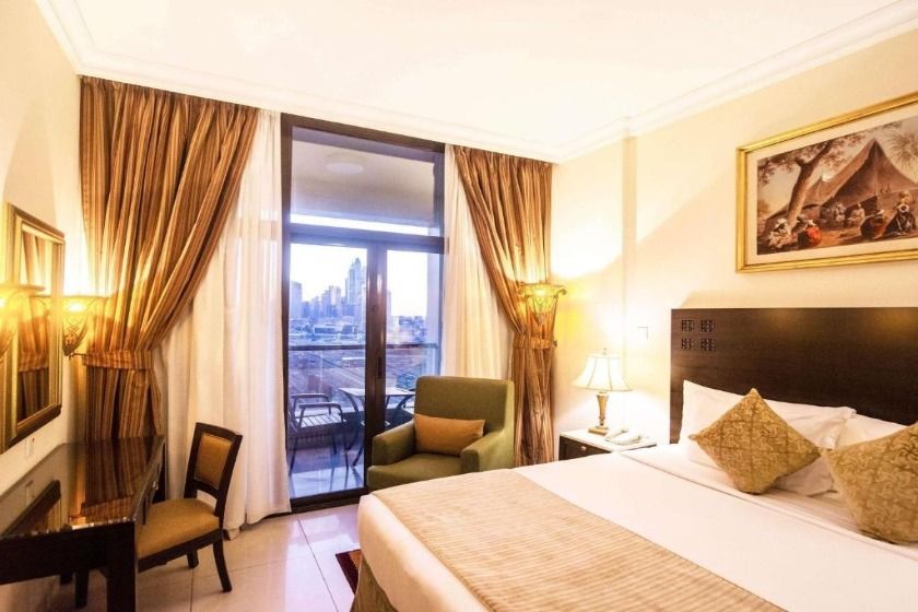 Mercure Hotel Apartments Dubai Barsha Heights Dubai - One-Bedroom Apartment Skyline View