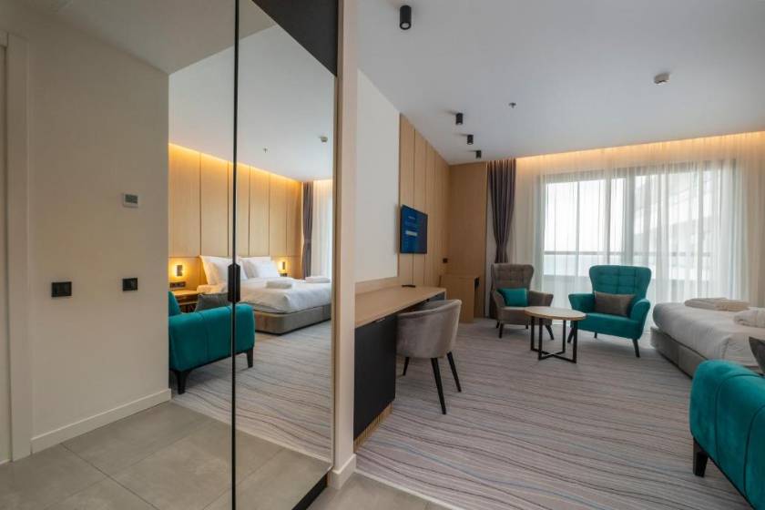 The Grandeur Hotel - Double Room with Balcony and Sea View