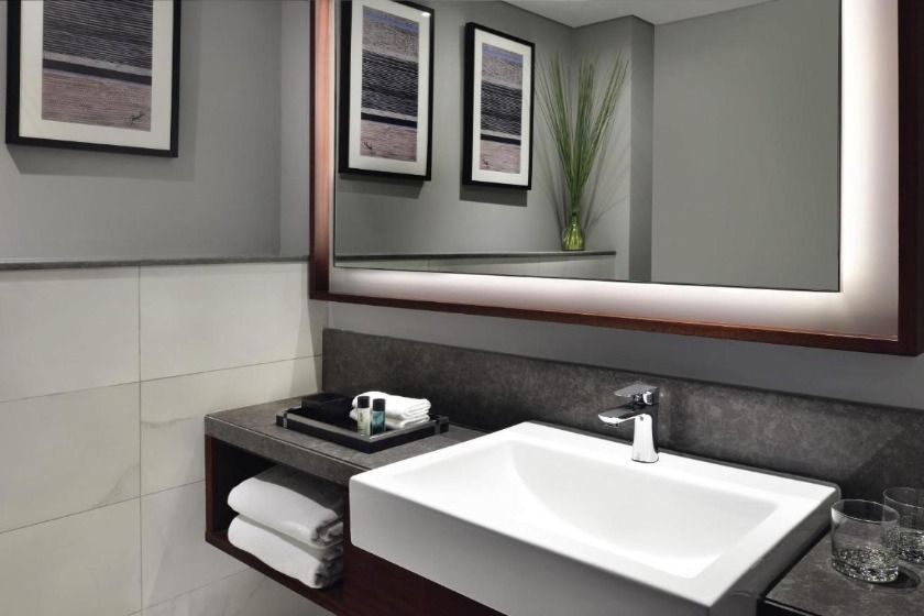 Movenpick Hotel and Apartments Dubai - Executive Twin Room - Complimentary Lounge Access